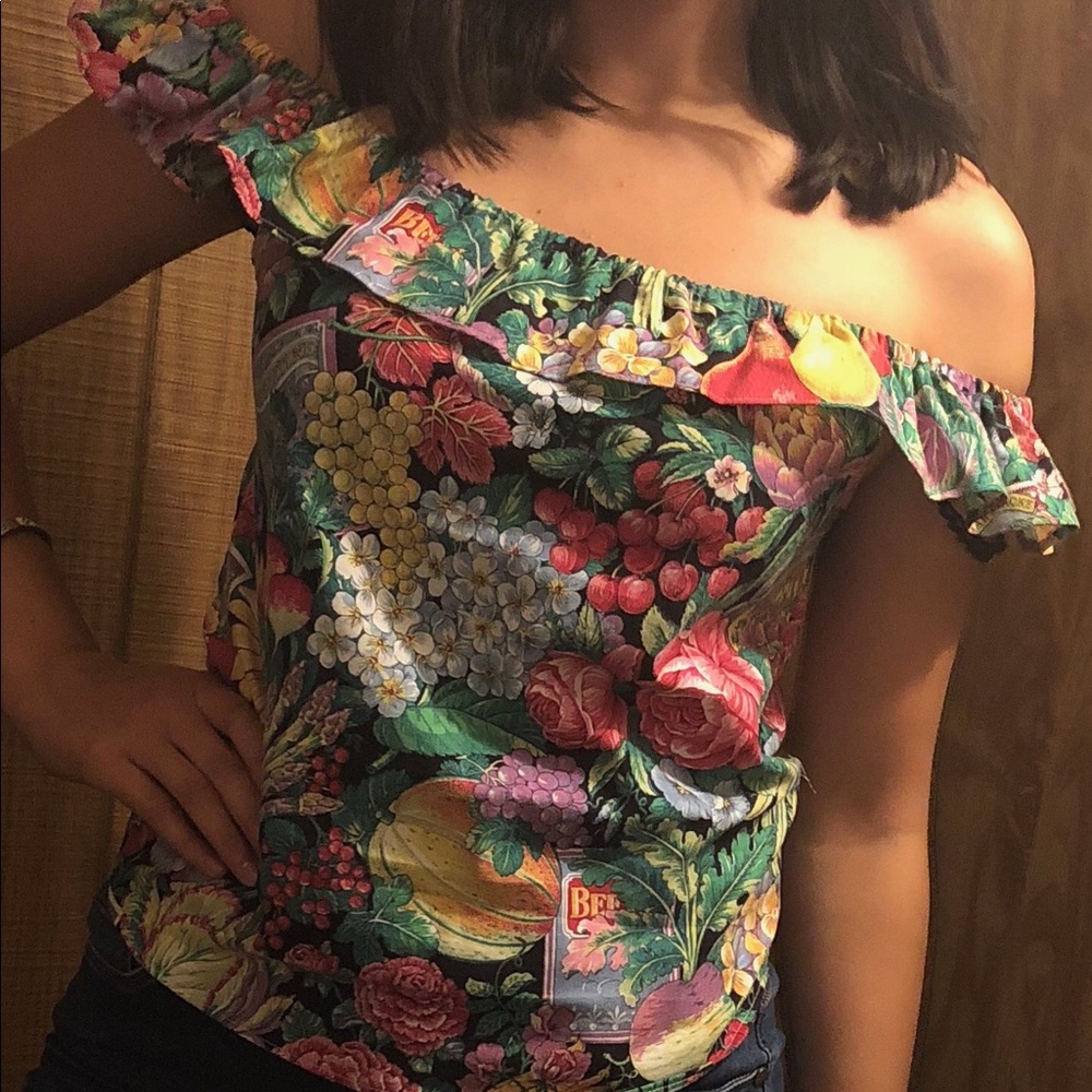 Shoulder blouse